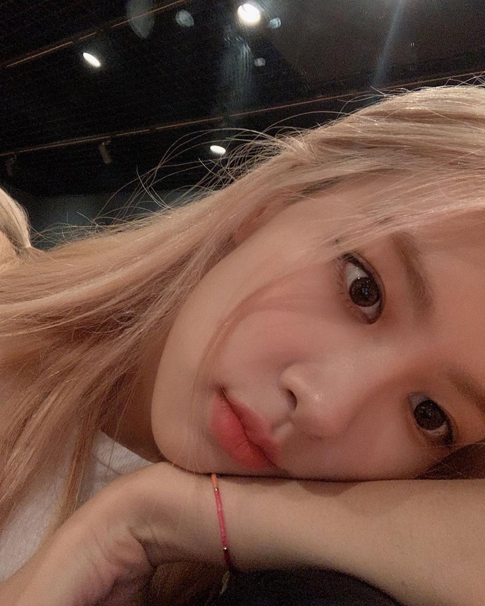 iblinkforblinkz's tweet photo. Knetizen reacts
BLACKPINK Rosé reveals her innocent charming photos
#knetizen #블랙핑크 #로제 #Rosie #Roseanne #ParkChaeyoung #blackpinkrose #knetz https://t.co/n9wuSusUh8