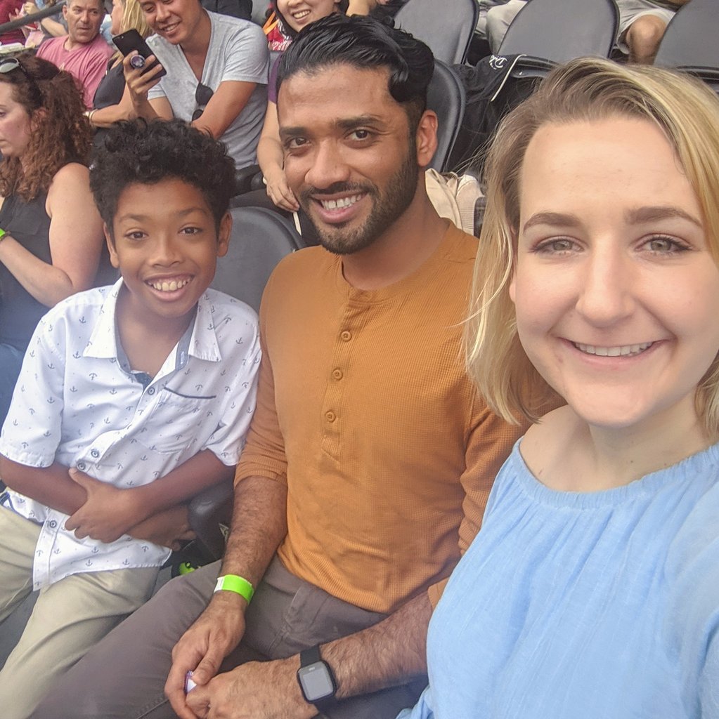 koweebee's tweet photo. Peculiar with peculiar spawn at #amazonpostprimedayconcert #bepeculiar #postprimeday #postprimedayconcert https://t.co/5dWeiKVXSV