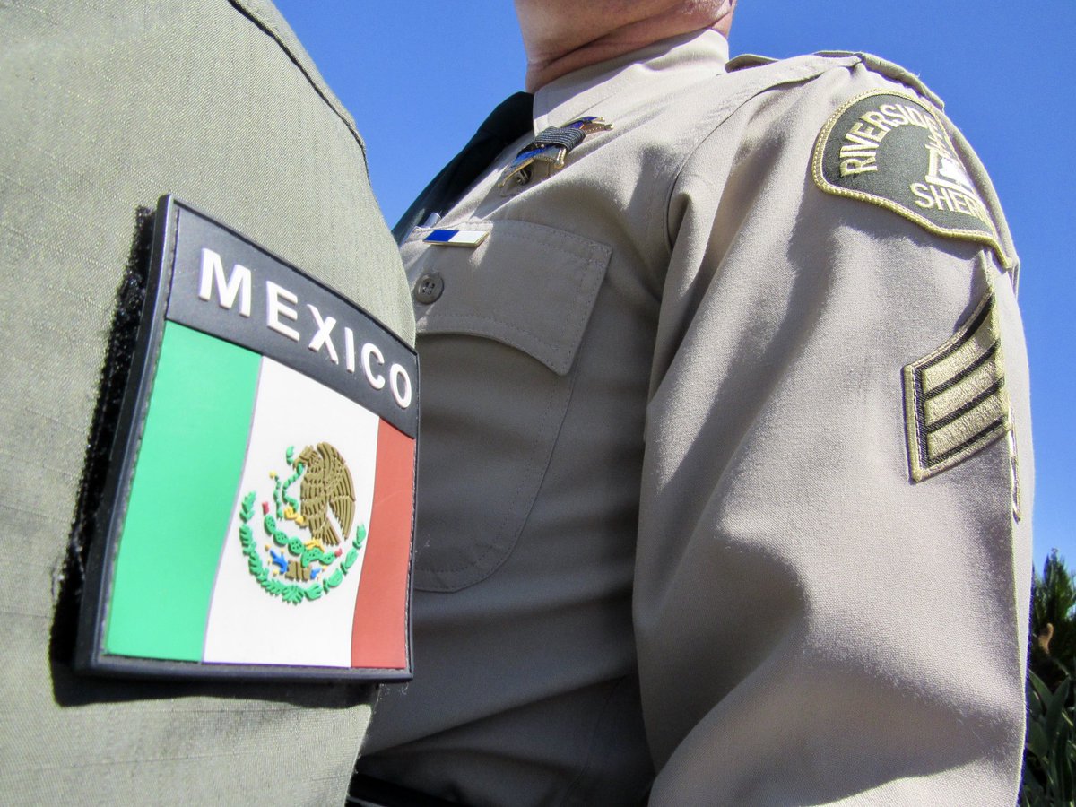 RivcoAlb's tweet photo. No matter what country, we law enforcement officers are all still part of the Thin Blue Line. Thank you to our brothers from Tijuana Municipal Police Department for showing your support today #tijuanapolice #sheriff #riversidecounty #rso #tijuana #thinblueline https://t.co/JKVpFAMCLA