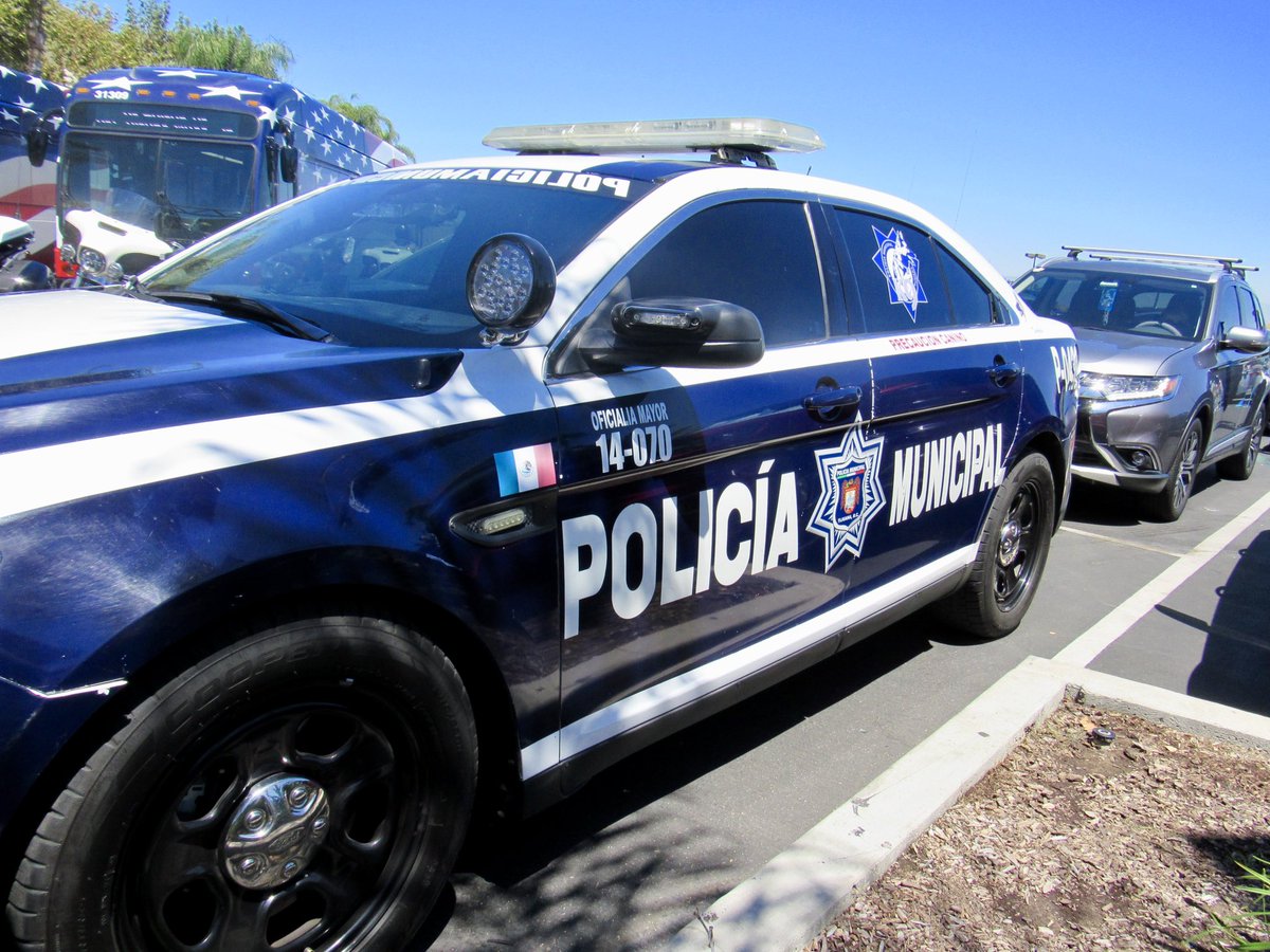 RivcoAlb's tweet photo. No matter what country, we law enforcement officers are all still part of the Thin Blue Line. Thank you to our brothers from Tijuana Municipal Police Department for showing your support today #tijuanapolice #sheriff #riversidecounty #rso #tijuana #thinblueline https://t.co/JKVpFAMCLA