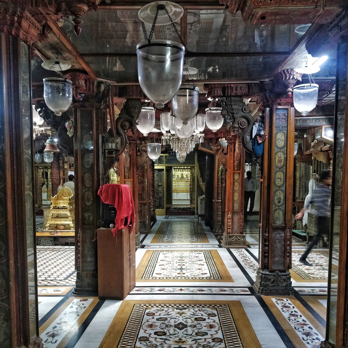 Old  #Jain temples in Surat. Structures are a few 100 yrs old. Very interesting at that. But idols are a nice 1000-2000 yrs old. The structures were demolished by Mughal invaders but idols saved and now placed in newer temples. But they stand out.  #maproute