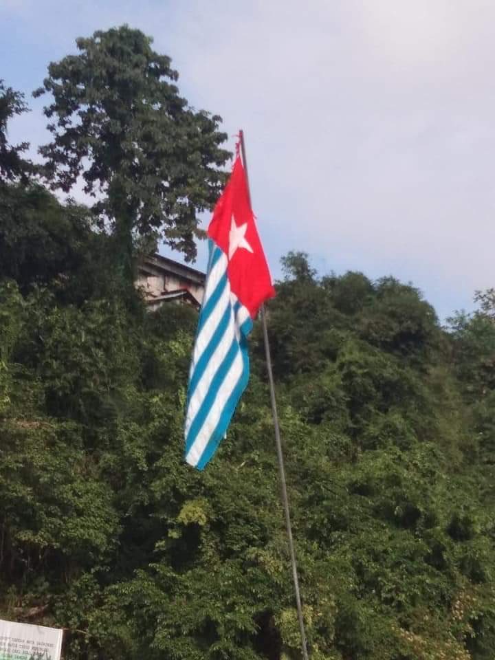 VeronicaKoman's tweet photo. 21/8/19 Fakfak, West Papua
Aksi berlangsung di Papua untuk hari ketiga. Bintang Kejora berkibar.
Protest continues for three consecutive days. The Morning Star is raised. https://t.co/JYP5YT3c2h