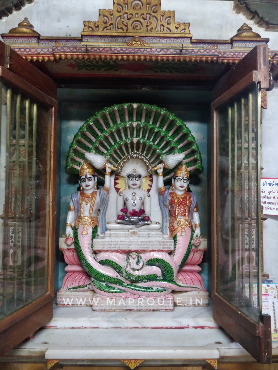 Parshwanath is the 23rd Jain tirthankar. The one before Mahavira. And almost always depicted with a hood of snakes. Like this one seen in what is now considered the oldest Jain temple structure in Surat - Chintamani Parshwanath. (abt 400yrs old).  #maproute  #jain