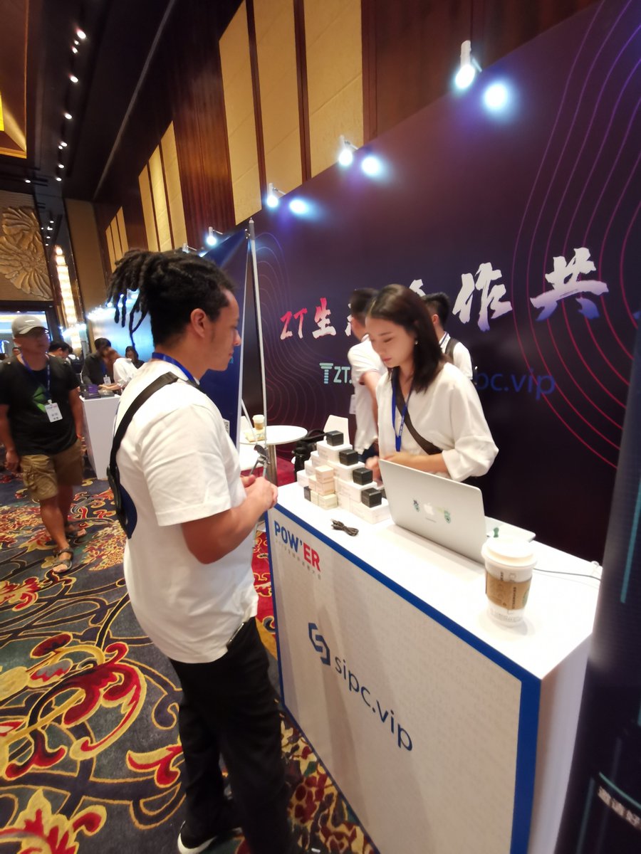 SimpleChain's tweet image. #SimpleChain is attending POW'ER Global Developers Conference in Beijing! Heated #Blockchain discussions going on and we're showcasing our USB #mining machines!