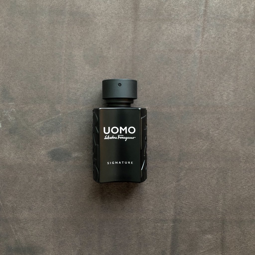 Salvatore Ferragamo Uomo Signature. A lighter version compared to the original one. The gourmand vibe brings you one of the most “delicious” fragrance note on the market. In addition, the tonka bean and the coffee base make it even sweeter until the end of the day 