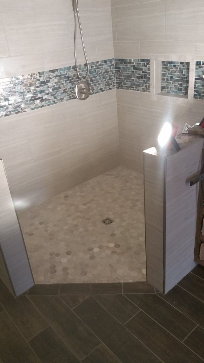 casey_fitz's tweet photo. Curbless shower #tile #bathroomdesign #tileart #tileshower #schlutersystem https://t.co/r4HLV9O4mo