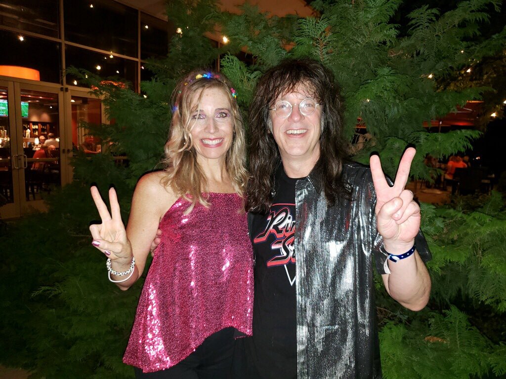CermakElizabeth's tweet photo. I’m in love with the entire @ringostarrmusic band!  @greggrolieband you especially!  🖤🖤🖤🖤🖤🖤😍. We had an amazing time tonight!  Love you man!  @stevelukather @greggbissonette @HamishStuart @ColinHay @warrenham https://t.co/eTw4ndCJI2