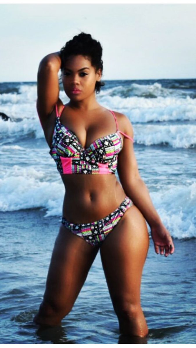 DepthBeautyGrit's tweet photo. #FineWomenThatEatPussy is a hashtag that I missed out on. Better late than never 💁🏽‍♀️ https://t.co/yqeE8djHy2