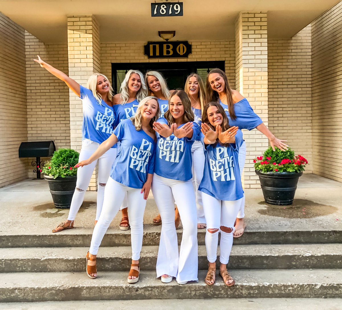 piphiatksu's tweet photo. Welcome to PI BETA PHI ⭐️ Round one of recruitment: ✔️ #aimhighwithpiphi #findyourhome https://t.co/oqHolsyFJ4