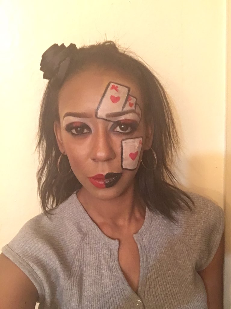 MandyLuBeauty's tweet photo. #OutOFMyComfortZone #FunLook #LasVegasTheme #MakeupChallenge ❤️🖤
@jamescharles •palette
@COVERGIRL •Foundation/Concealer
@Maybelline •red lipstick
@wetnwildbeauty •eyeliner
@CoverFX •contour/blush
@artistcouture •highlight
@Salon_Perfect •brows
@KissProducts •lashes https://t.co/qqa6jjFQ0m