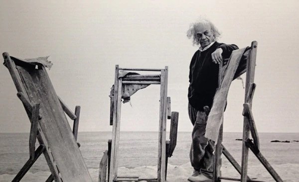 eternacadencia's tweet photo. No puedo encontrar el crédito de este pedazo de foto de Nicanor Parra. https://t.co/zVVLbKFsXu