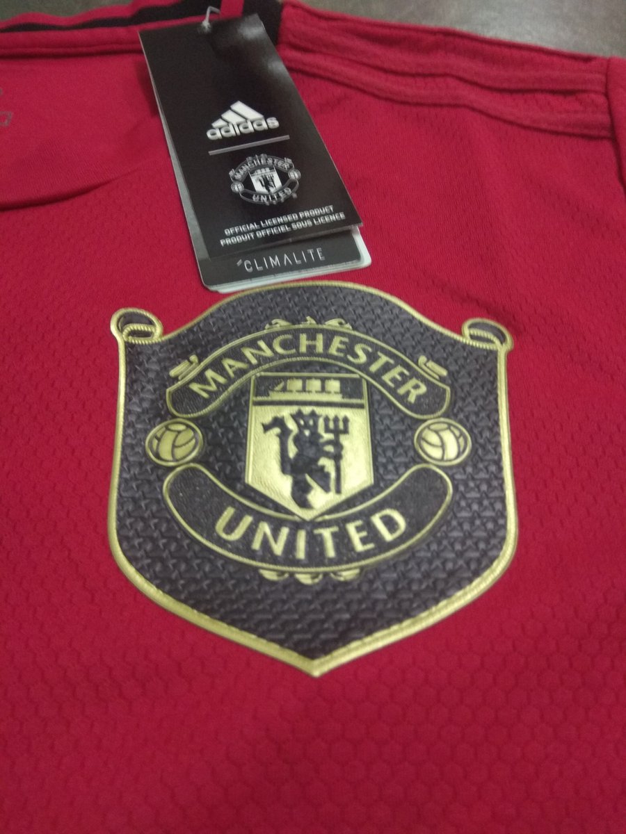 jerzy_frenz's tweet photo. Manchester United Home 19/20 https://t.co/L6x7qUQyqE
