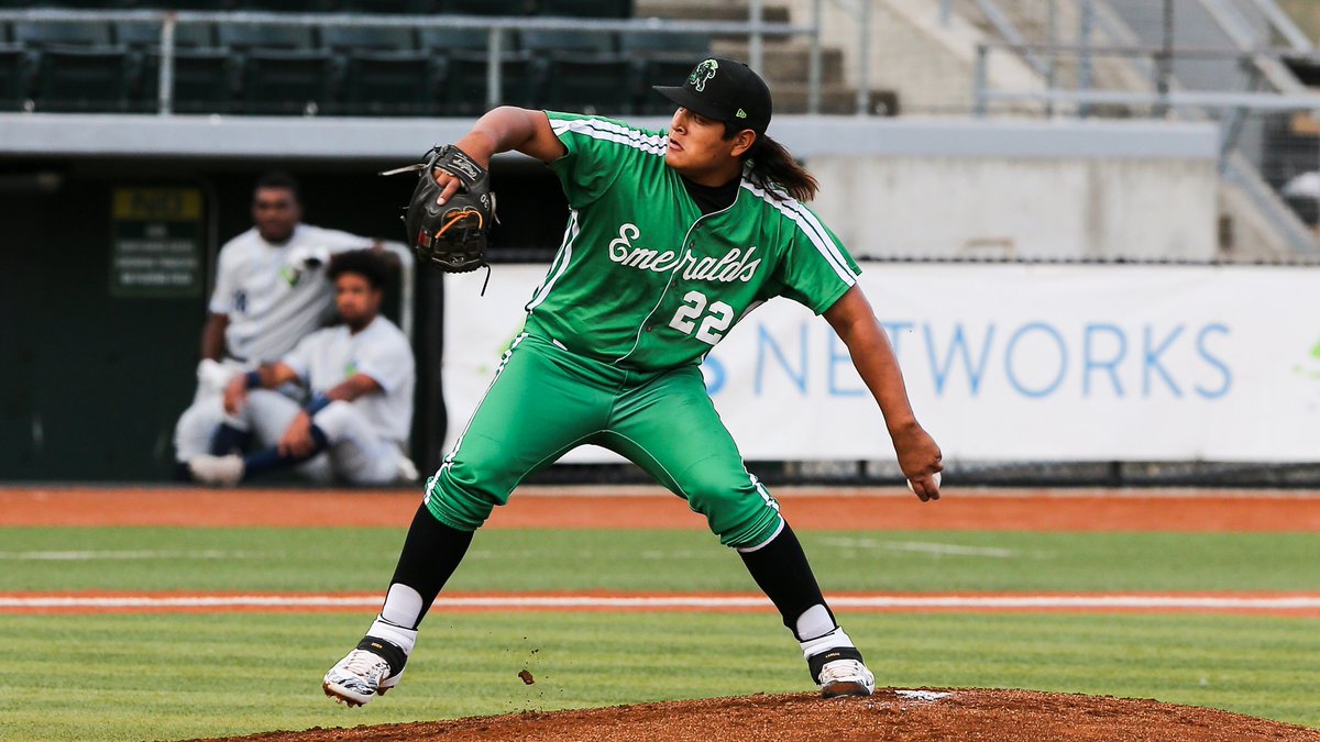 Eugene Emeralds on X: These uniforms they're just so beautiful 😍  #GoEms