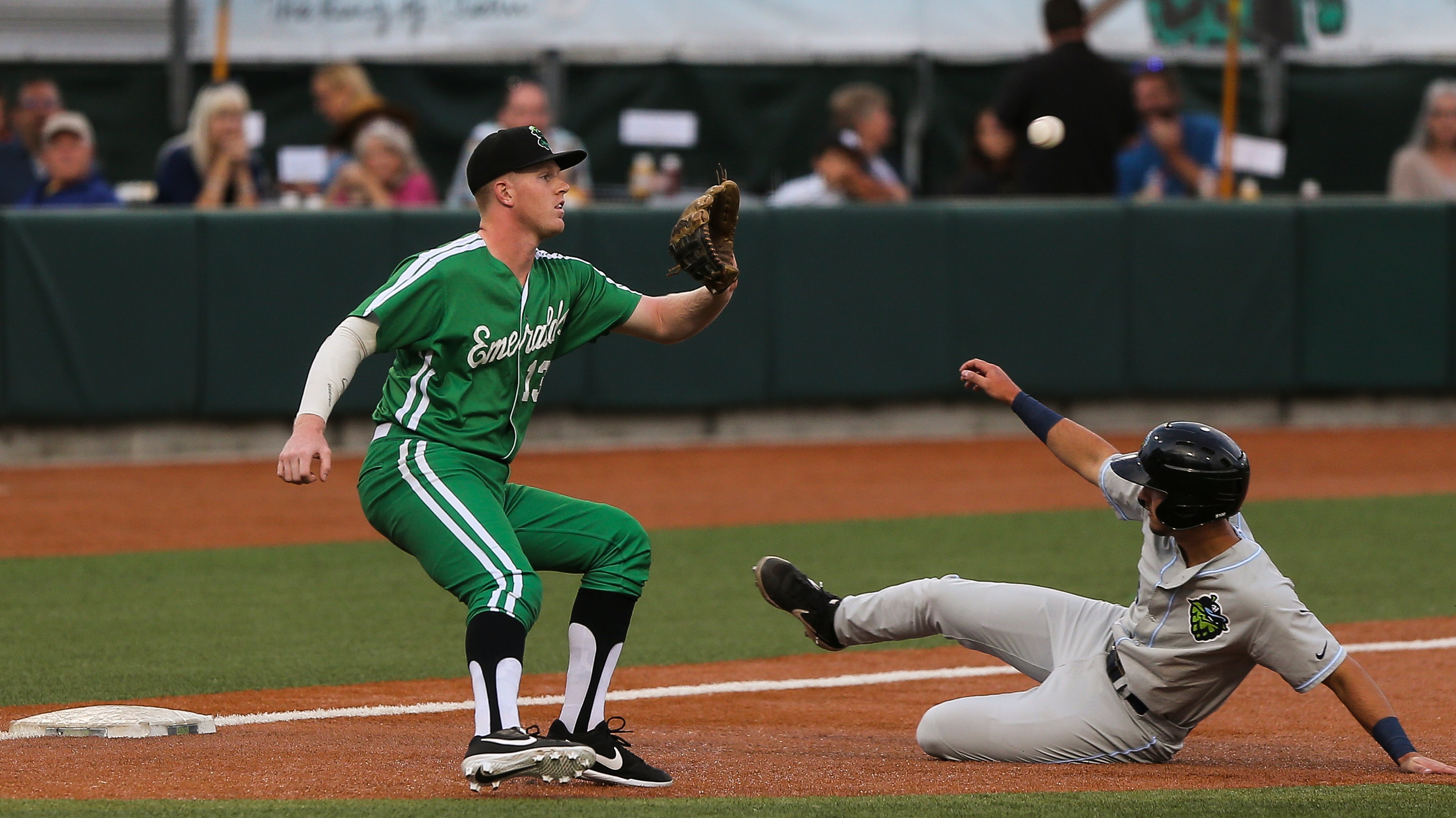 Eugene Emeralds on X: These uniforms they're just so beautiful 😍  #GoEms