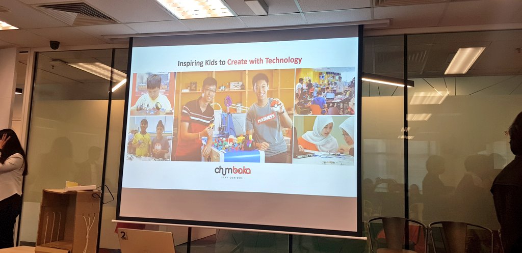 Sri_Nair1's tweet photo. Amazing ! 2 very young Malaysian men aged 13 talking to @PwC_Malaysia people about the apps they have developed by themselves and demonstrating how the apps work! #pwcfutureskills #mygrowthjourney https://t.co/dpmLP23Wnf