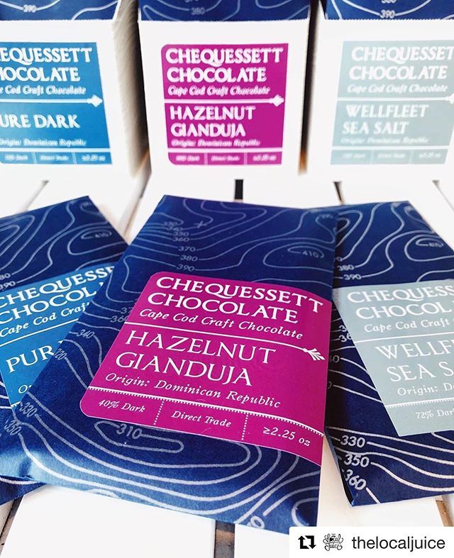 cape_chocolate's tweet image. #Repost @thelocaljuice
・・・
Happy August from #thelocaljuice! We’re freshly stocked with @chequessettchocolate at our shop in Hyannis 🍫 (the hazelnut gianduja might be our new favorite 😍) Open today til 4! #consumeconsciously #beagoodjuicer