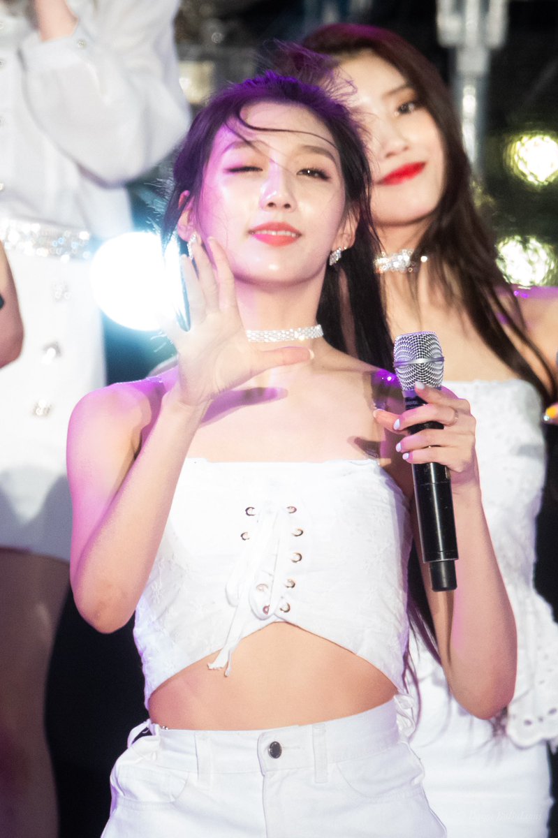 ppica2000's tweet photo. 190817 포항 #KimaWeek #Lovelyz #러블리즈 #정예인 https://t.co/P9sn1ZGjTz