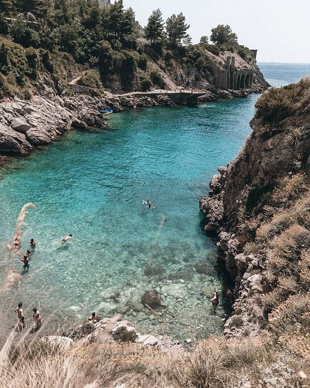 Covo_Saraceni's tweet photo. Today we take you to #discover the Ieranto Bay, a corner of #paradise reachable by a #path from Nerano.
•
thanks to: @francescadonatifilms
•
#baiadiieranto #ieranto #place #amalficoast #covodeisaraceni #hotel #hotelcovodeisaraceni #luxury #preferredhotel #destination https://t.co/nJ4fHRXmAR