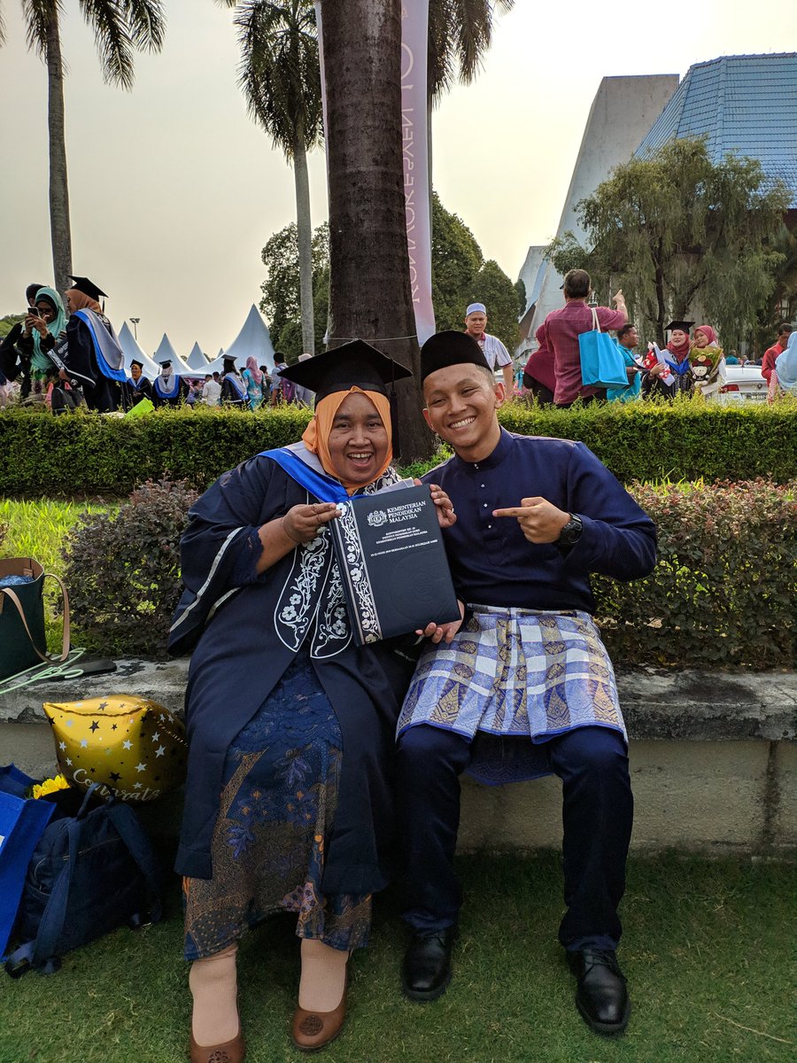 sharky186's tweet photo. This one is for you mama! #donedegree #AlumniIPG #cikguPj https://t.co/qKKBJWlYBz