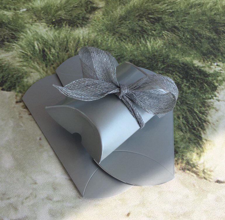 Glintsdesigns's tweet image. Excited to share this item from my #etsy shop: Card Pillow boxes red,silver good quality pack of 50 great for gifts wedding favours jewellery gifts etsy.me/2zaG8SQ
#packacking #pillowboxes #silverboxes #giftboxes