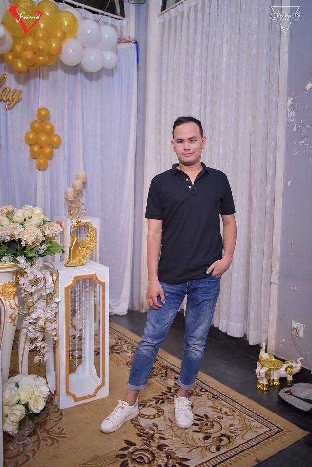 AhRoth90359668's tweet photo. មុខចឹងរាងចឹងបានគ្មានអ្នកណាយក https://t.co/sPVCJyuejN