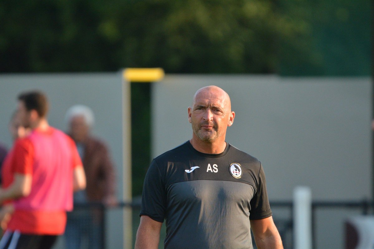 BANK HOLIDAY FOOTBALL, PLEASE RT 🍻

Sat 24th, 3pm - Royston Town (AWAY)

Mon 26th, 3pm - Nuneaton Borough (HOME) 

🏆Bet Victor Southern Premier Division

📍The Mander Cruickshank Solicitors Stadium, LE67 3DA.