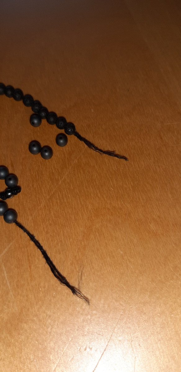 Dolphinden's tweet photo. @ejonesjewellers hi. Who do I contact about a faulty piece of jewelry pls. https://t.co/AlwCZ7bBrz