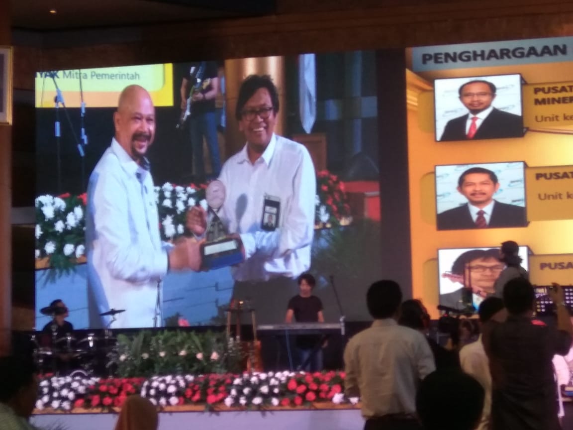 ptik_bppt's tweet image. Pusat Teknologi Informasi dan Komunikasi mendapatkan penghargaan sebagai unit kerja di lingkungan BPPT dengan kontrak terbesar mitra pemerintah
#BPPTSolidSmartSpeed 
#41TahunBPPT 
#HUT41BPPT 
#ptikbppt