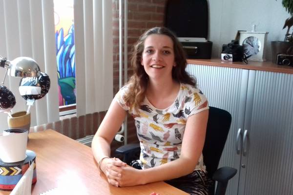 "Een opleiding afgerond, dus lekker aan het werk! Zou je denken, toch? Dat is niet voor iedereen het geval. Want soms is de vraag niet groot en dan gaan mensen met (veel) ervaring voor." Iris &amp; Hylke zetten zich in voor de toekomst van jongeren. whatthefean.nl/is/nieuws-jong…