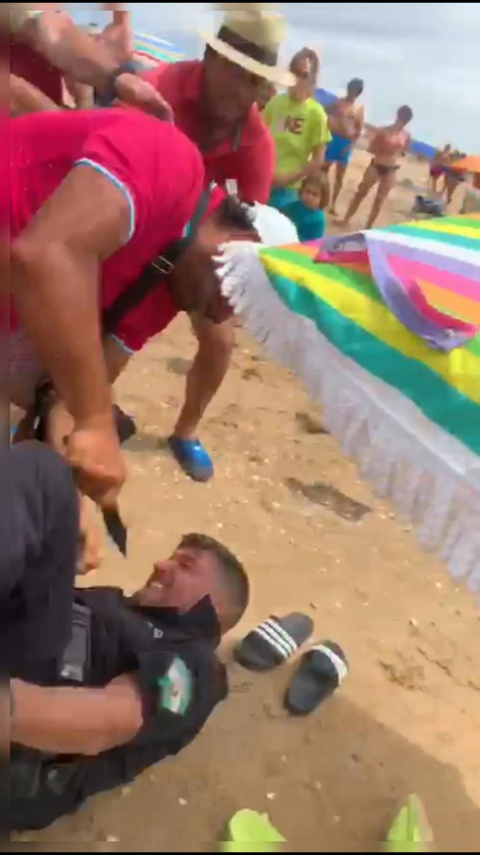 PerdigueroASP's tweet photo. Hoy juicio por apuñalamiento compañero Punta Umbría.
Después de cambiar el cargo de homicidio en grado de tentativa, esto es lo que se les pide. No lo puedo evitar viendo la foto, vergüenza ajena. https://t.co/43I5LnZlzw