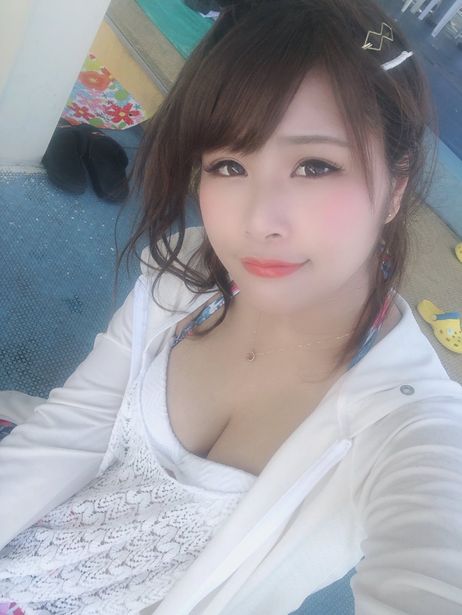 ムチムチボディでプールへ🏄🏻‍♀️…💕