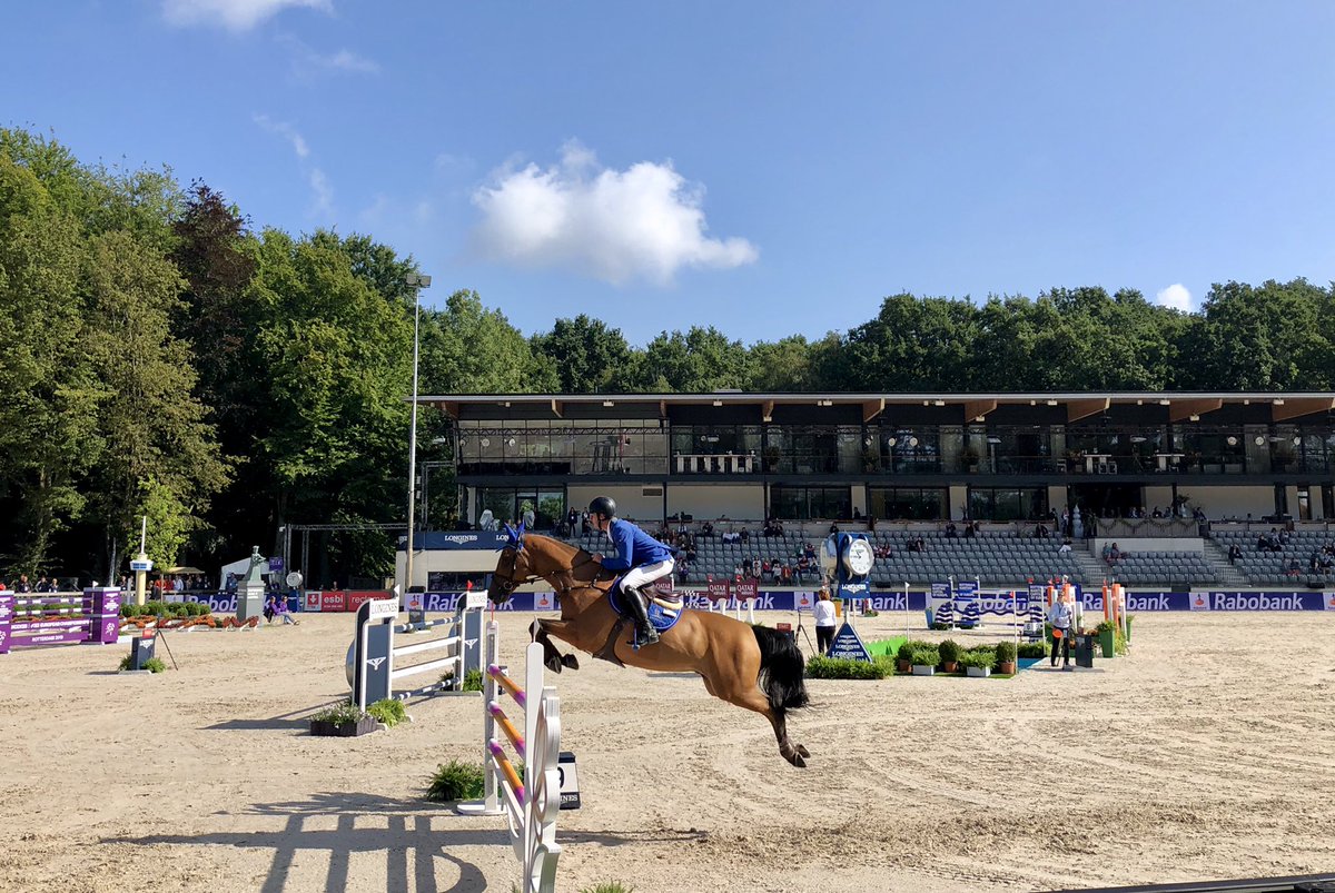 JolandaBakkker's tweet photo. Rotterdam make it happen !🐴 Bart Bles in actie #EKjumping @Longines @RotterdamInfo @EdAldus @RTV_Rijnmond Thanks to
@MustSee010 #uitradar @BuienRadarNL https://t.co/IpX6egW6kY