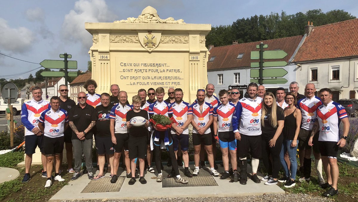 StevePrescott1's tweet photo. Our @PDigitalLtd @TheChallengeCup team paid respects to the fallen from WW1 by laying flowers at the Monument at #Hucqueliers #LestWeForget https://t.co/OHkLWINo0A