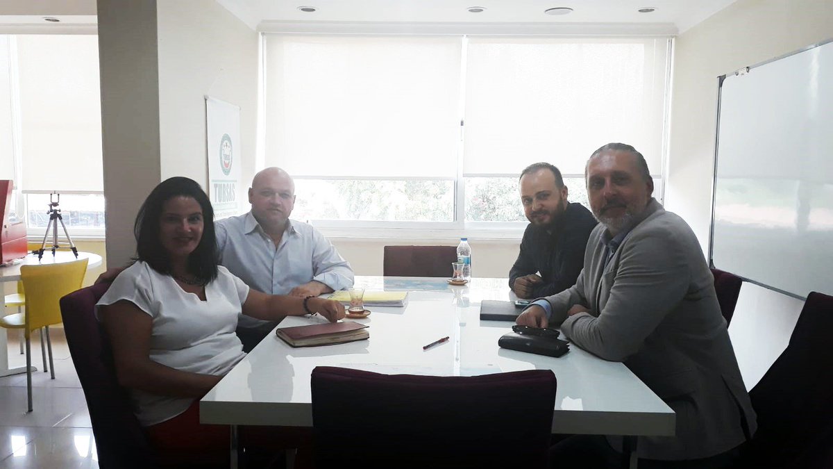 TursasOfficial's tweet photo. TURSAS Sigortacılar İle İşbirliğine Gitti

TURSAS Yönetim Kurulu Başkanı Yılmaz SÖNMEZ ve TURSAS Yönetim Kurulu Üyesi Ahu YÜRÜKEL, Sigortacıların katıldığı toplantıda, TURSAS olarak bütün üyelerimize dönük sigorta acenteciliği konusunda görüşme yaptı. https://t.co/S0lKztORuu