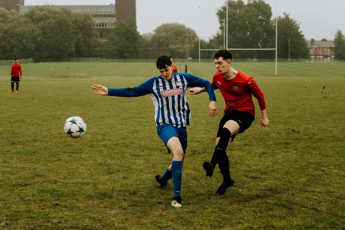 thetealbees's tweet photo. Sunday League Football in Manchester ⚽️🤟

#grassroots #football #Manchester https://t.co/Mc2qw9N7l0