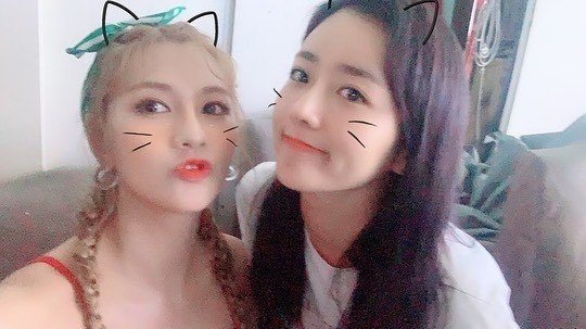 ist_ent's tweet photo. [#에이핑크 뉴스] "우리 막냉이 잘해♥"‥에이핑크 윤보미, 오하영 솔로데뷔 응원

#Apink #에이핑크 #오하영 #하영 #OH!
@Apink_2011

https://t.co/7uj8uGjFet https://t.co/Uyv2ESXQXa