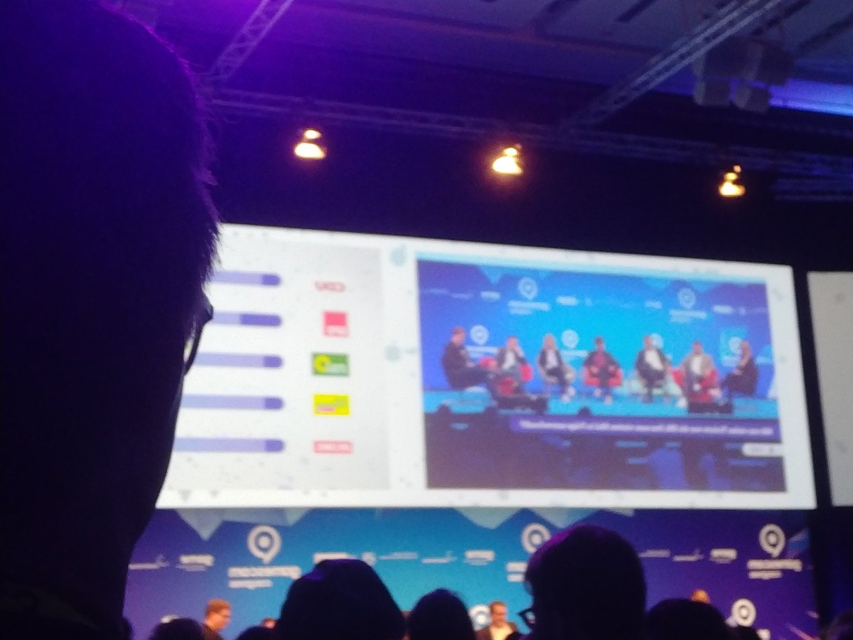 Silhouette unseres 1V im Hintergrund die DebattleRoyale