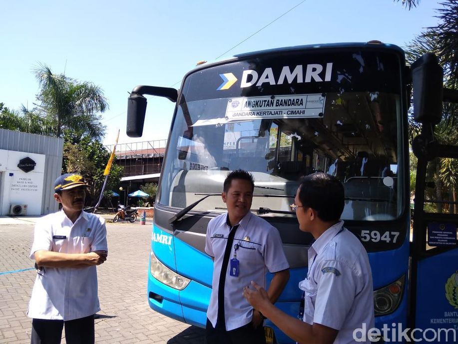 detik_Bandung's tweet photo. Bus DAMRI Cimahi-Bandara Kertajati Beroperasi, Ini Jadwalnya https://t.co/06ACWXe22L https://t.co/nyKpwJebu3