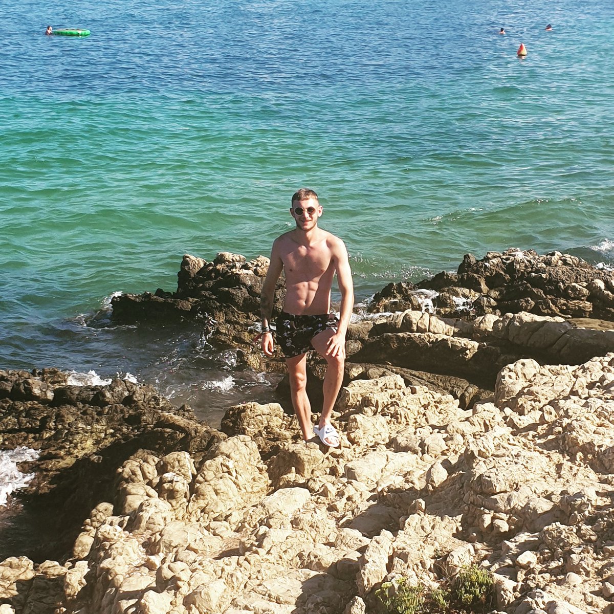 Charlie_turner9's tweet photo. Maga blues kicking in😰 https://t.co/5EqVNDAD50
