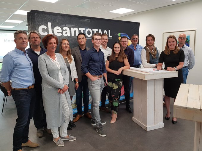 schoonmkjournal's tweet photo. Gemist? #nieuwsnotendop met aanbesteding @BLINCKschoon, finalisten @ECH_Awards, directienieuws @ISS_Netherlands en marketingbreinen @Schoonmaakdagen | https://t.co/SYRPLRODsa https://t.co/yRltm1lHQM