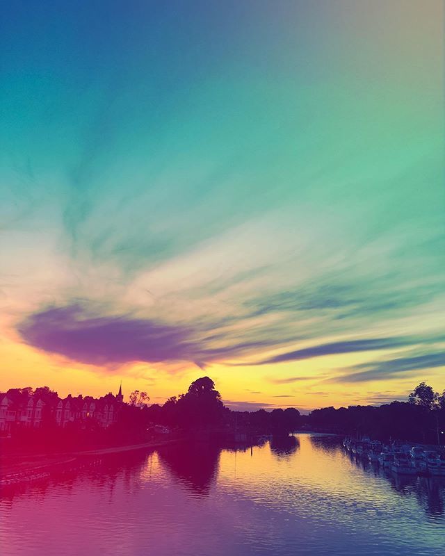 duncdesign's tweet photo. Lovely sunset over Molesey last night, Hampton Court bride is always a great place to watch the sun go down!

#Sunset #sunsets #sunsetlovers #sunsetporn #sunsetlover #sunsetsky #sunsetsniper #sunsetphotography #sunsetbeach #sunsethunter #sunsetmadness #s… https://t.co/1VXPbunyGt https://t.co/AQU7y7iXLf