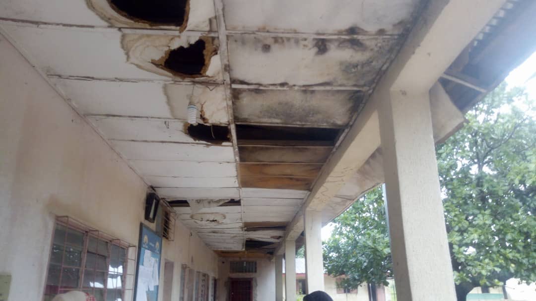 WaleSamuel1Goal's tweet photo. The state of play  in a Nigerian school .... ... we should begin to take seriously the nexus between nascent violence in the society and the prolong neglect of education https://t.co/1Kq2GpmmXs