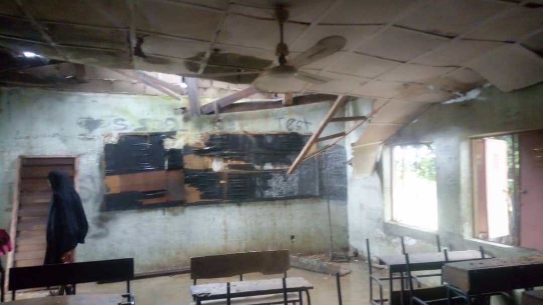 WaleSamuel1Goal's tweet photo. The state of play  in a Nigerian school .... ... we should begin to take seriously the nexus between nascent violence in the society and the prolong neglect of education https://t.co/1Kq2GpmmXs