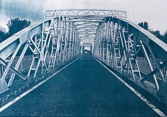 maria_iccp's tweet photo. En el azul del sol 💙
Puente de Hierro de Toro (ZA).
📸 Paz Mateos Corbella
📌 Sala de Exposiciones de la Casa de Cultura de Toro
#cianotipia #puentes #blueprint #AzulDePrusia #bridgesinblueprint https://t.co/2HRgKmtkVl