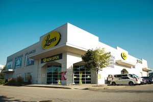 RetailInsider_'s tweet photo. Canadian Furniture Retailer @LeonsFurniture Unveils Innovative Tech-Heavy Concept Store [Photos] 🛋️ https://t.co/RYtziuJiVi @EcoLuxLuv #RetailInsider #retail #furniture #furniturestore #newconceptstore #retailtechnology #digital #virtualreality #augmentedreality https://t.co/FaTwdBYEFq