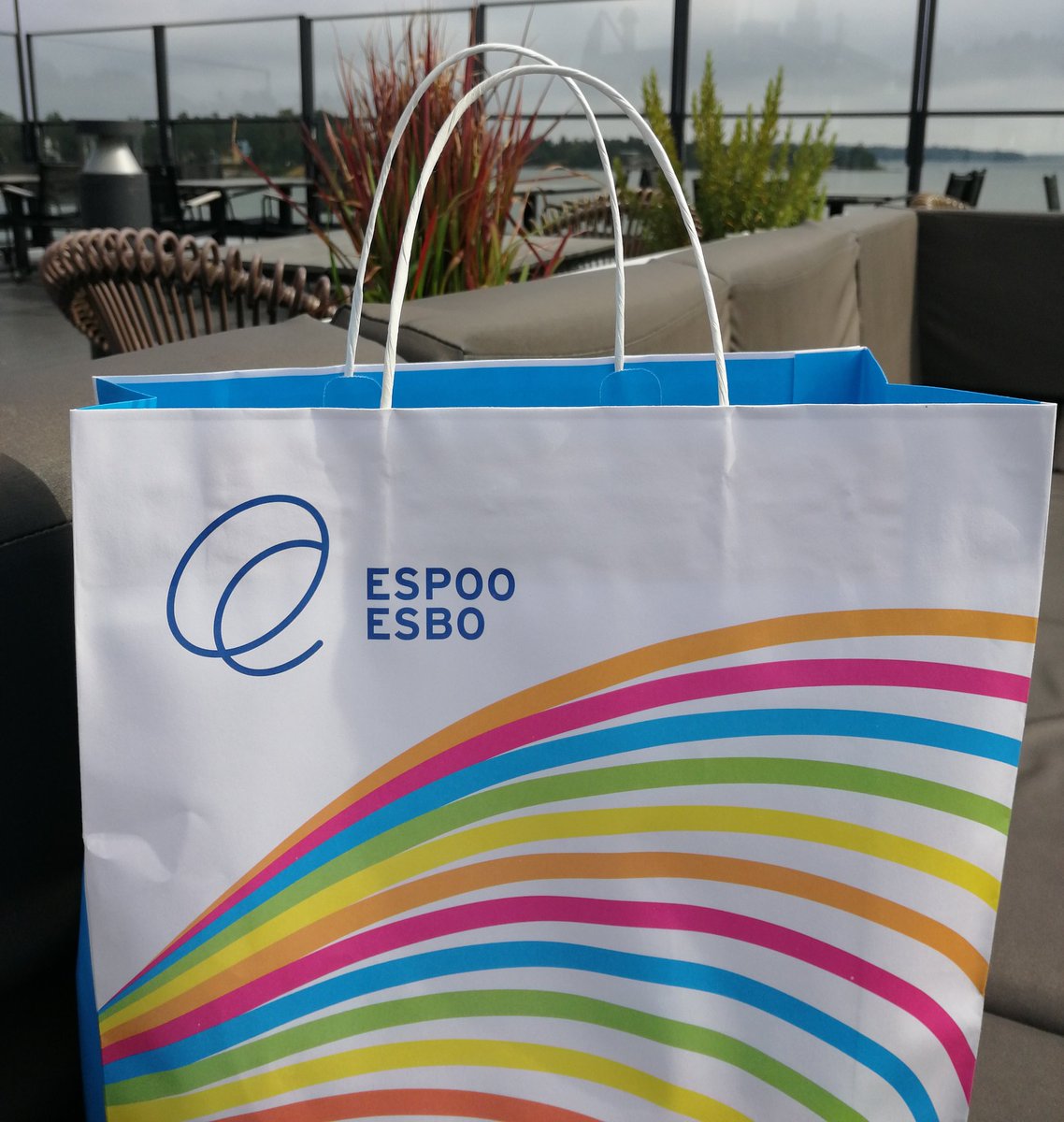 HannaSalmijarvi's tweet photo. Kesä lähestyy loppua ja kesätyöntekijöiden kanssa yhteinen lounas Nokkalan majakassa pidetty. Kiitos meidän kesätyöntekijöille @EspooEsbo Talouspalvelut menneestä kesästä. #espoohetki https://t.co/lpnXDey5Qe