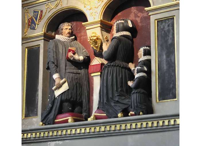 JanMooreMrsCox's tweet photo. John Blacknall and his wife, Jane 'finished an happy course upon earth' in August 1625. They and one daughter may have died of the #Plague. Their memorial was erected in 1684 at St Nicholas's Church, #Abingdon.

#17thCentury

© Michael Harrison https://t.co/0HCtbm5cxh