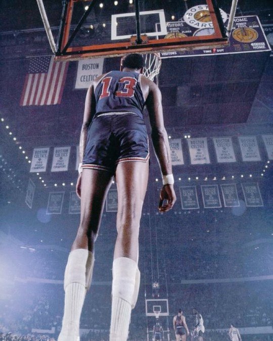 Happy Birthday to the most Dominant Big Man there ever was The Big Dipper Wilt Chamberlain. 

R.I.P 