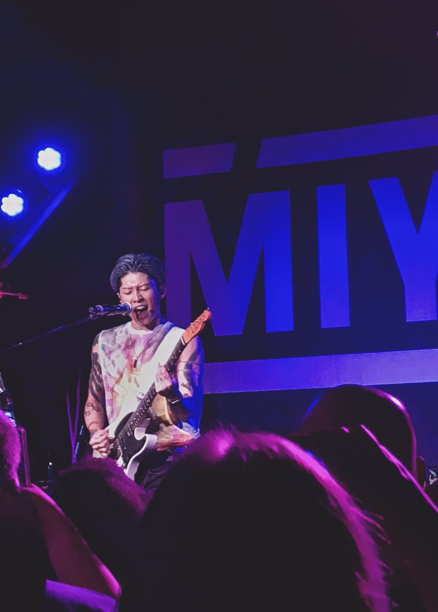 vanderHiromi's tweet photo. This guy &amp; his guitar 🎸
Thank you @MIYAVI_OFFICIAL for rockin’ Philly tonight! What an incredible performer you are!! https://t.co/gxHTqNNYjJ
