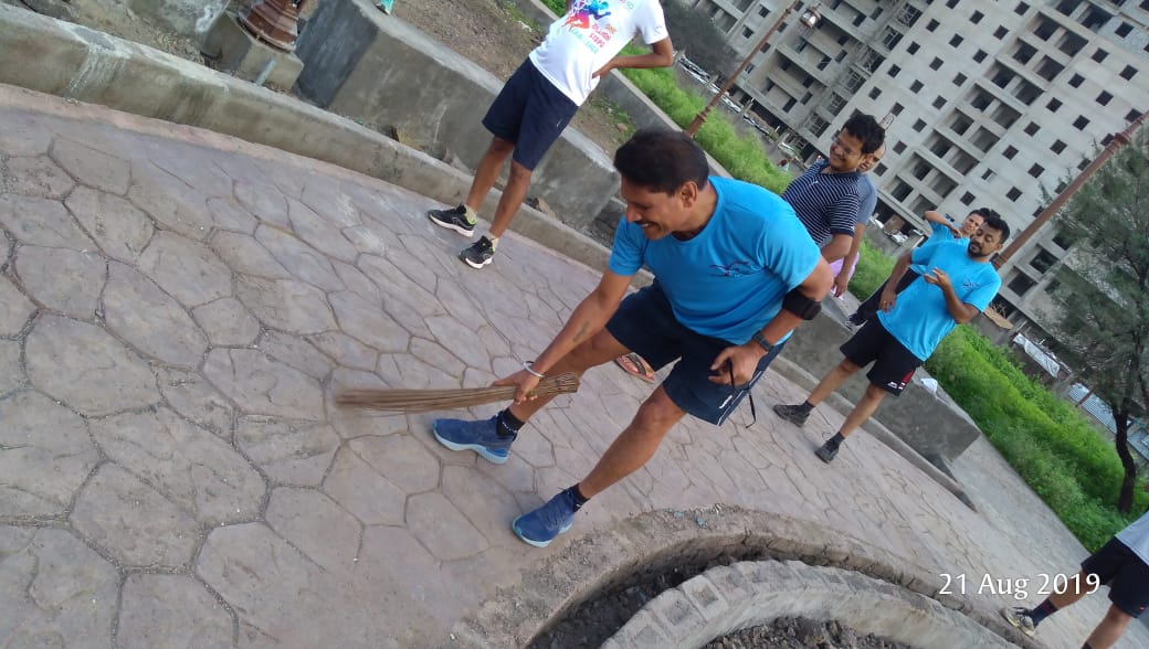 HrRunners's tweet photo. *Wednesday Long Run*

6am at YRP Gate
Run - 8km
Reassemble at 7:10am at PMC Garden for postrun stretches. 

Please carry water and eat couple of dates before the run. 

*TeamHRR*
*RunRestRepeat*

#handewadiroadrunners #HRR #hrronrun #runrestrepeat https://t.co/dQhodTj9q6